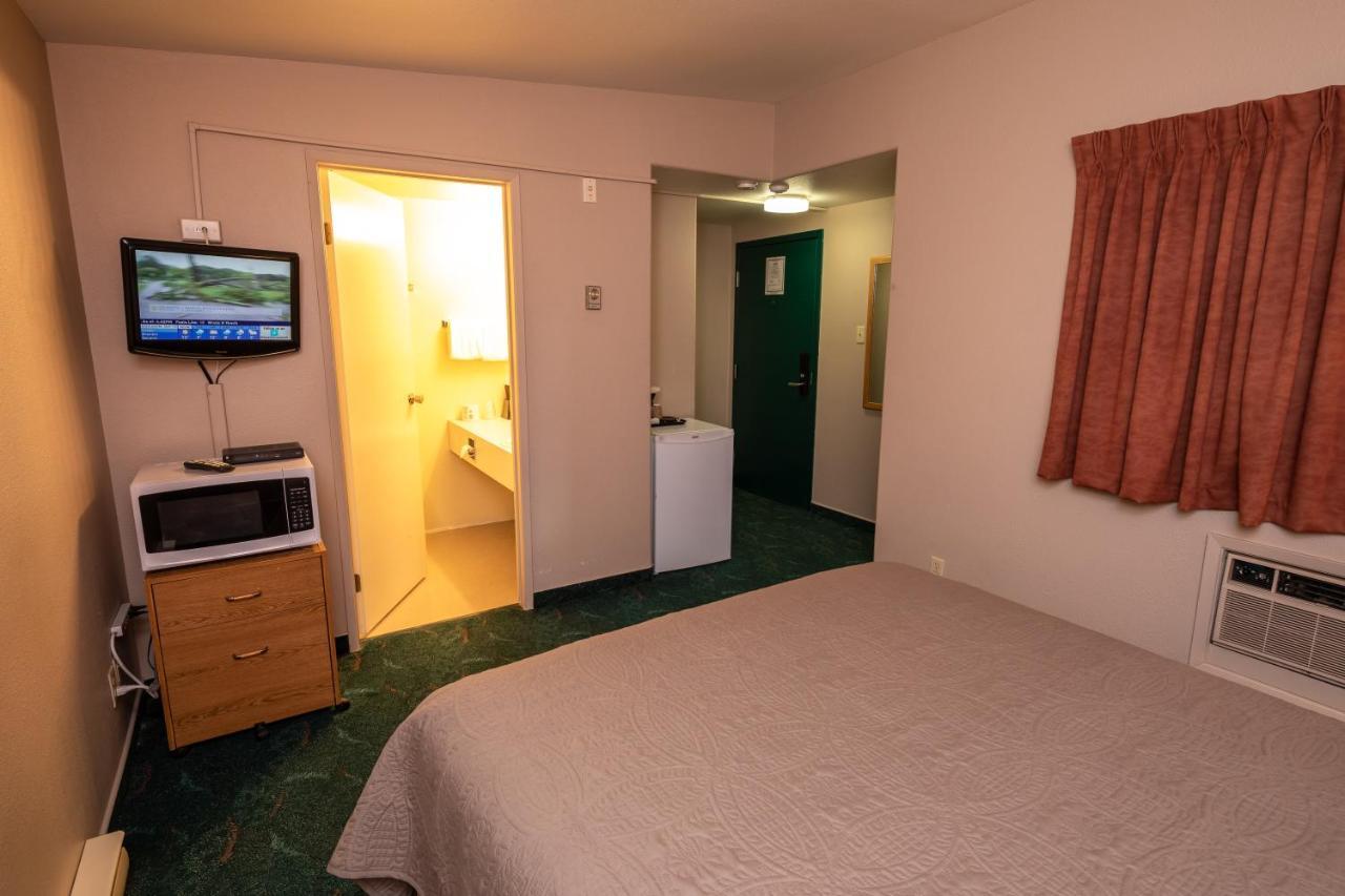 Keystone Motor Inn Брандон Экстерьер фото