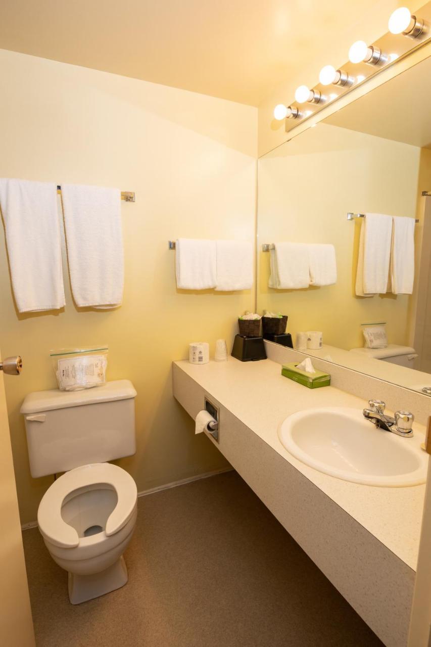 Keystone Motor Inn Брандон Экстерьер фото